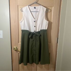 SHEIN V-Neck Sleeveless Midi Dress in White and Green